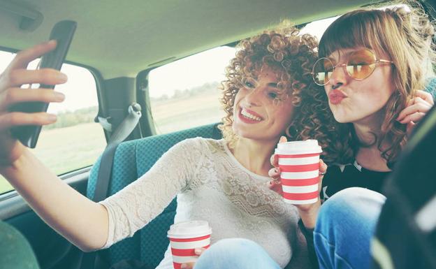 Menos móvil y más vivir: «valora una charla con las amigas»