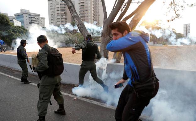 El Gobierno español «no respalda ningún golpe militar»