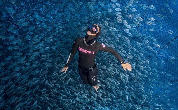 Mujeres-pez: seis minutos sin respirar a 76 metros bajo el mar