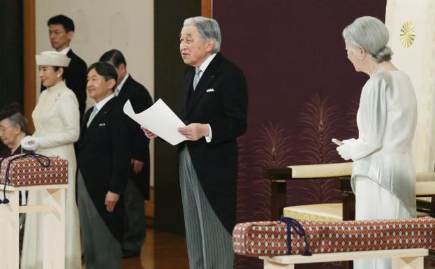 El nuevo emperador de Japón empieza su reinado tras la abdicación de su padre