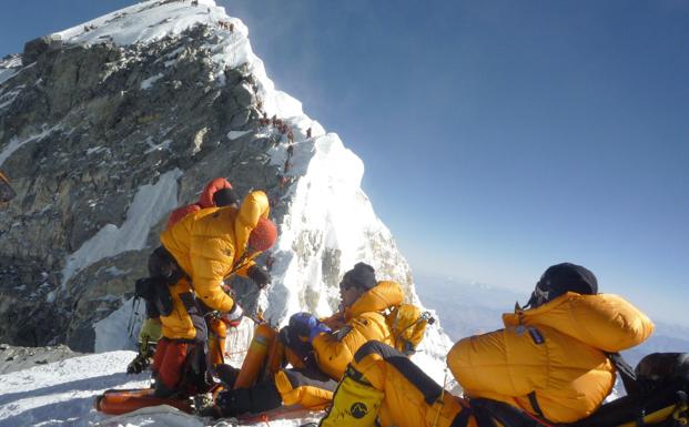 Nepal vuelve a medir el Everest