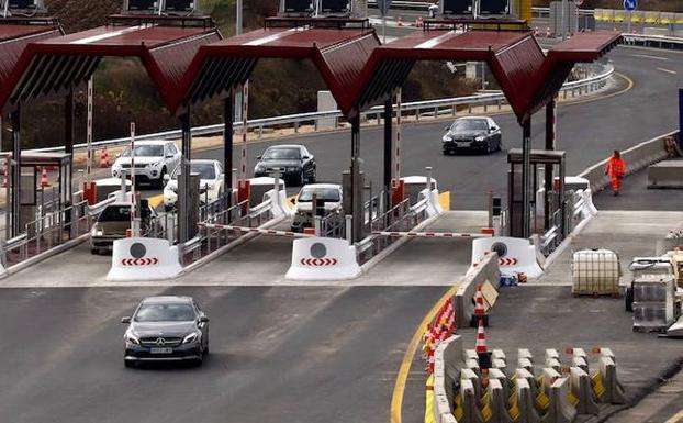 EH Bildu solicita un límite de gasto mensual de 30 euros en la AP-68