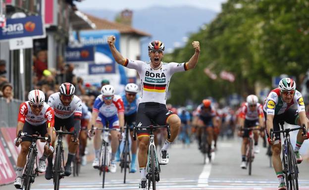 Ackermann desenfunda primero en el Giro