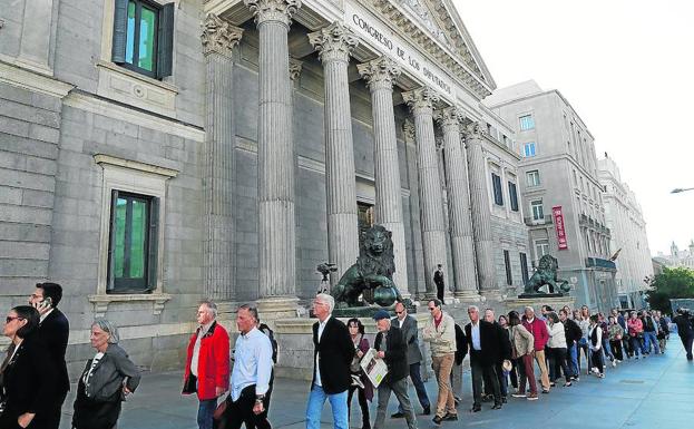 Honores de Estado para Rubalcaba en un adiós multitudinario