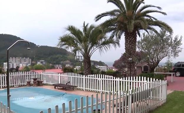 Un chalet en Bakio para bañarse en la piscina viendo el mar