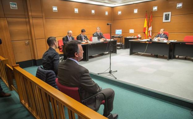 La Fiscalía rebaja a 15 meses de prisión y la retirada de carné los cargos contra el director de Mercedes