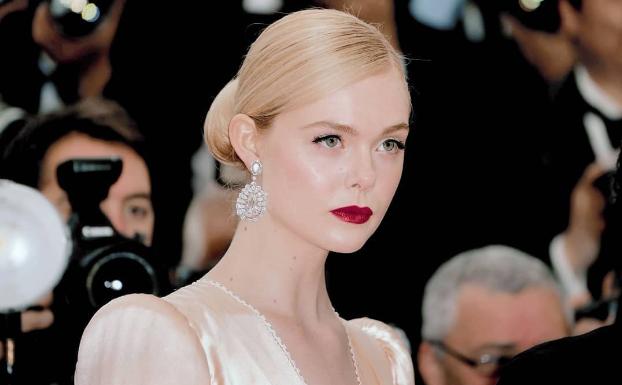 4 looks en 24 horas: la transformación exprés de Elle Fanning en Cannes