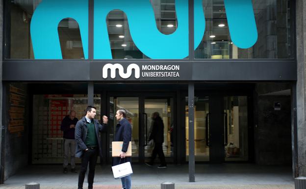 La Universidad de Mondragon ofrece becas de 700 euros al mes a cien universitarios