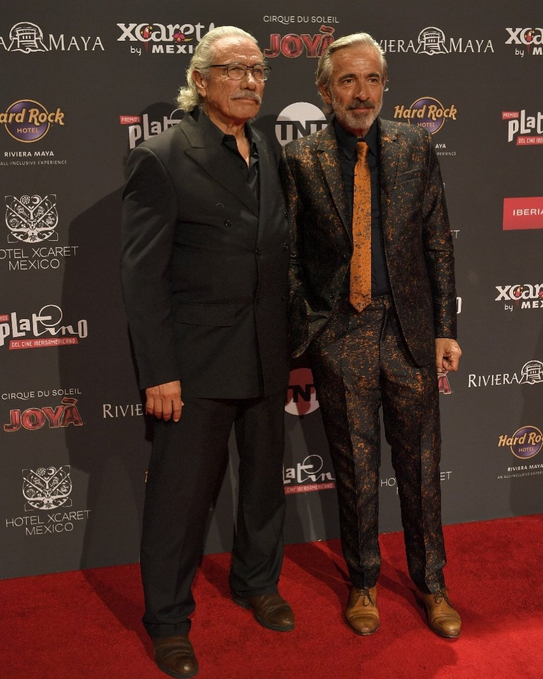 El traje más loco de Imanol Arias: así se interpreta la moda vasca al otro lado del charco