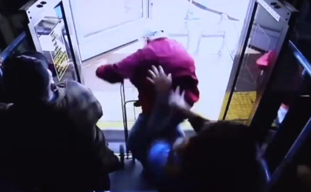 Brutal agresión a un anciano en un autobús en Las Vegas