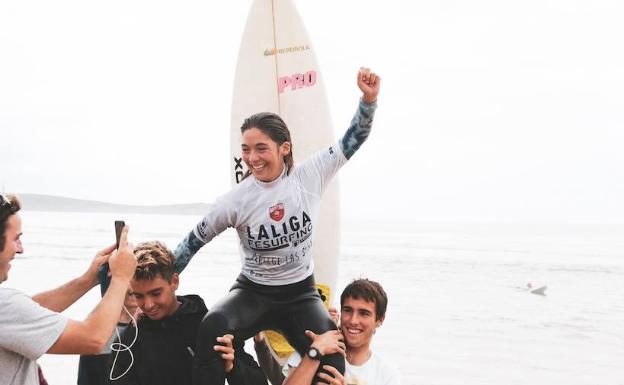 El surf parecía muy hippie y tolerante, pero ha dejado a las chicas de lado hasta hace poco