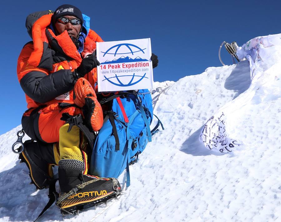 El récord del sherpa nepalí: 23 ascensos al Everest