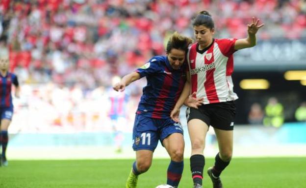 La mitad de las futbolistas de élite no cobra un sueldo y el 31%, menos de 500 euros al mes