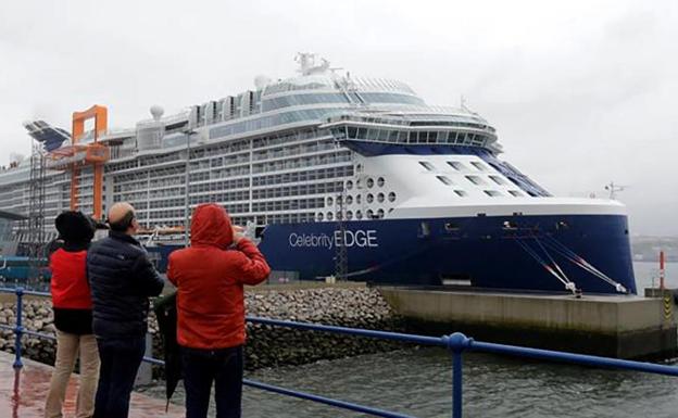 El 'Celebrity Edge', un crucero con un espectacular diseño y 3.000 pasajeros, ya está en Getxo