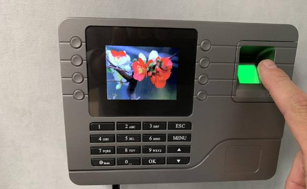 Las dos bombas de relojería que esconde la obligación de fichar