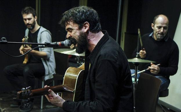 Berri Txarrak taldeak irabazi aurtengo Adarra saria