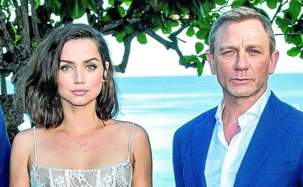 James Bond se pone al día en sexo
