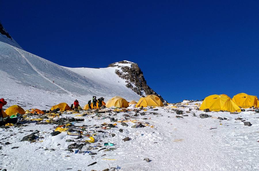 Atasco en Everest: 200 alpinistas han hecho cima en las últimas 24 horas