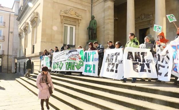 Bildu y Podemos se comprometen a parar las obras del TAV en Álava