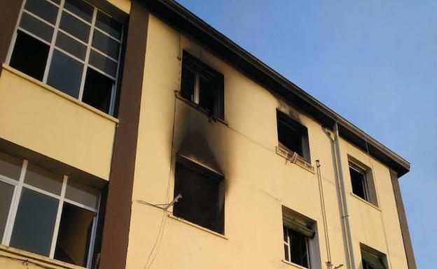 Los vecinos de Aretxabaleta sienten «más la dejadez del Ayuntamiento» tras el nuevo incendio