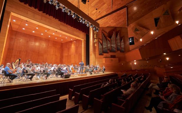 Suscriptores ON+ se emocionan en los ensayos de la Orquesta de Euskadi en el Palacio Euskalduna