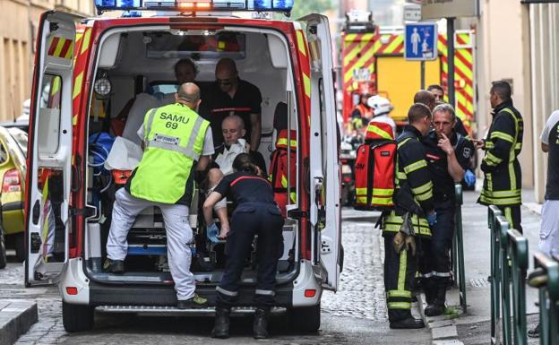 Un artefacto explosivo deja 13 heridos leves en Lyon