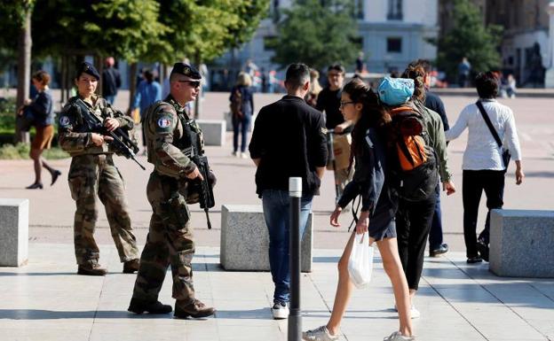 Prosigue la búsqueda del sospechoso que atentó en Lyon