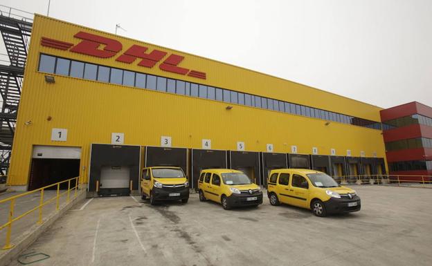 Convocada una huelga indefinida en el centro de DHL de Agurain para defender el actual convenio