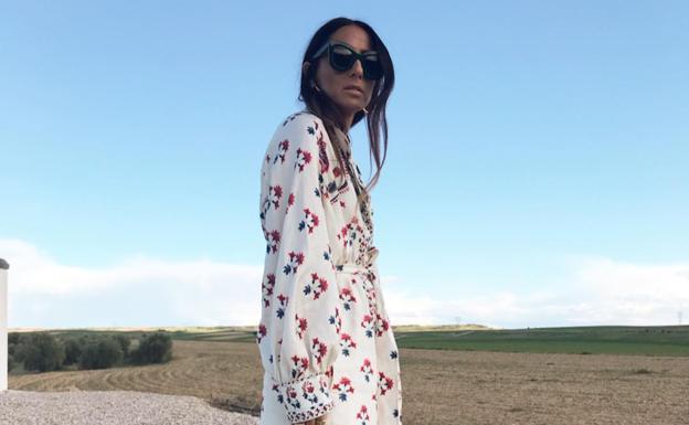 El truco de una 'influencer' vasca para convertir vestidos de invitada en looks de oficina