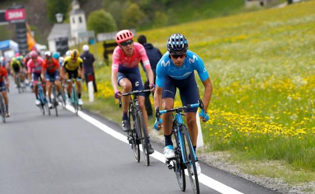 Mientras protege a Carapaz, Landa se acerca al podio del Giro