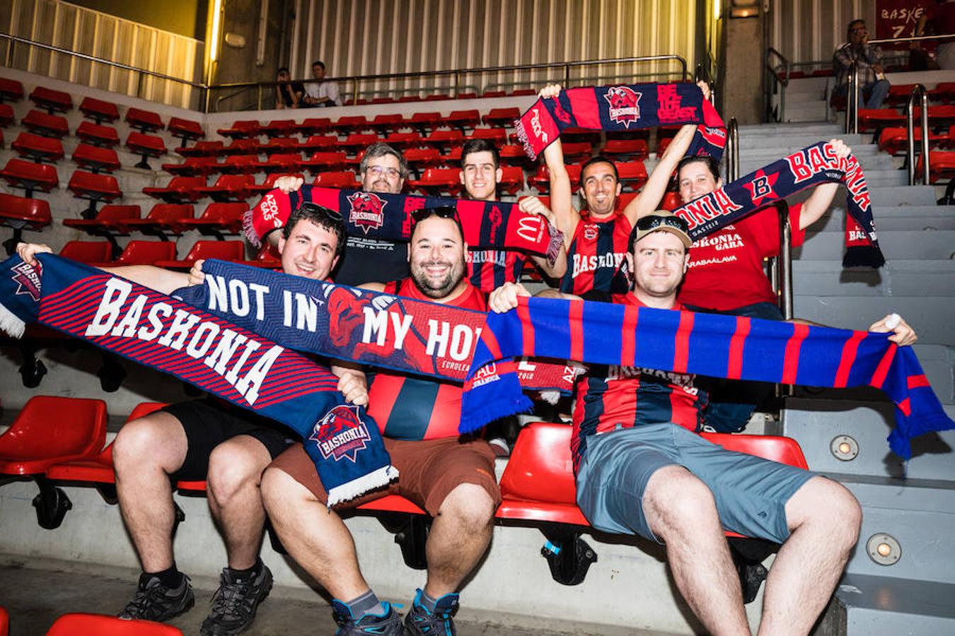 Un centenar de baskonistas en Zaragoza