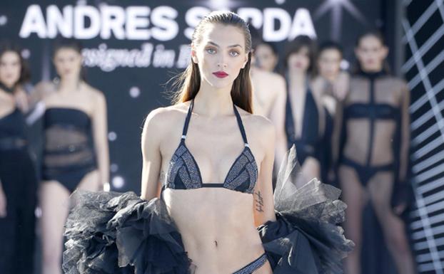 Mucho más que bikinis: 6 looks que vimos en Ibiza y se llevarán en verano