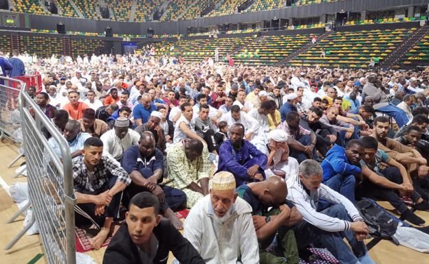 3.500 musulmanes rezan en Miribilla mirando a La Meca