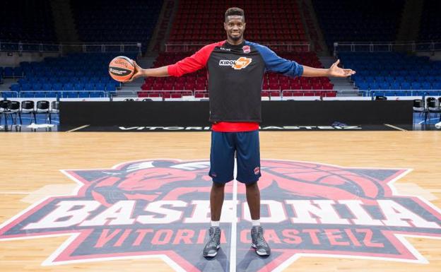 ¿Es Youssoupha Fall realmente más grande que Walter Tavares?