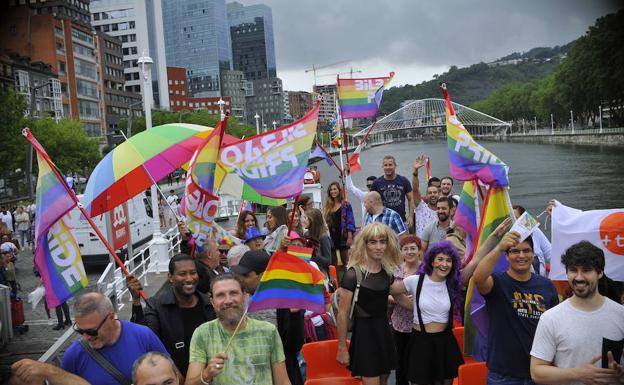 Herri kirolak en tacones, gala de drag queens y conciertos en la megafiesta del Orgullo en Bizkaia