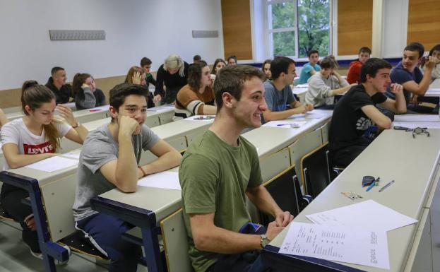 «Euskera e Historia han sido fáciles». La Selectividad para 1.500 alaveses