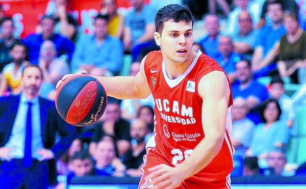 El Baskonia se interesa por la situación del alero Dejan Todorovic, cupo de formación