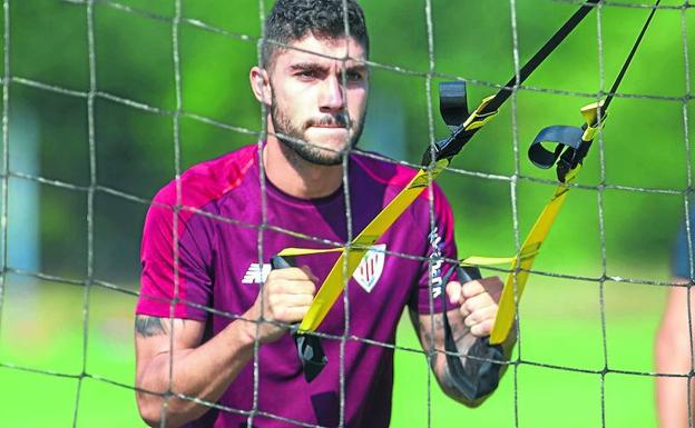 El Athletic estudia mejorar el contrato de Núñez y blindarle