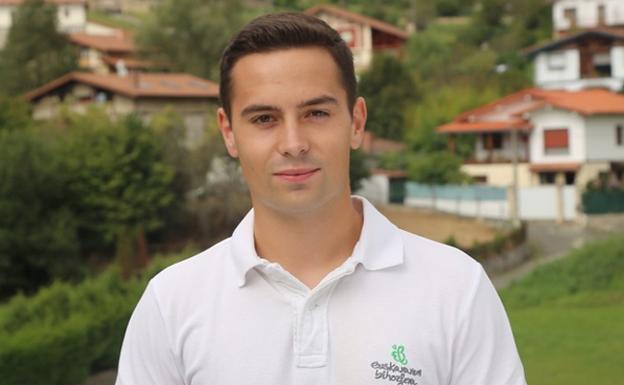 Entrenador de fútbol, estudiante de Derecho... y alcalde a los 20 años