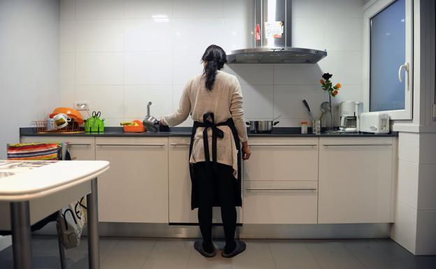 LAB exige un convenio colectivo para las empleadas del hogar