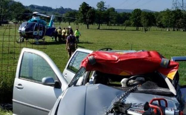 Una persona herida en un choque frontal entre dos vehículos en Gatika