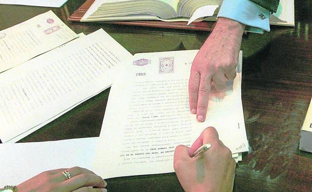 La nueva ley hipotecaria ahorrará al cliente a partir de hoy hasta 1.000 euros en gastos