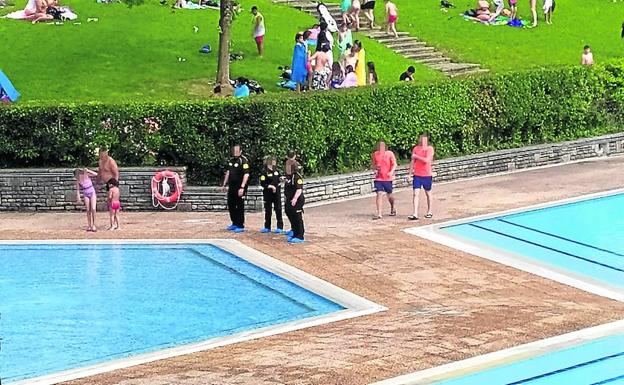 «Hemos pagado 7 euros por entrar y nos encontramos con la piscina cerrada»