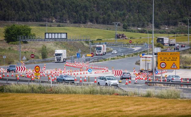 Comienzan las obras de las antiguas playas de peaje de la AP-1 en Armiñón