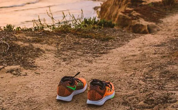El misterioso caso de las zapatillas de Nike que aparecen en las playas
