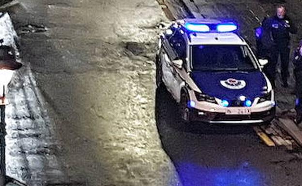 Propina un navazajo a un hombre en Zumaia y se autolesiona después