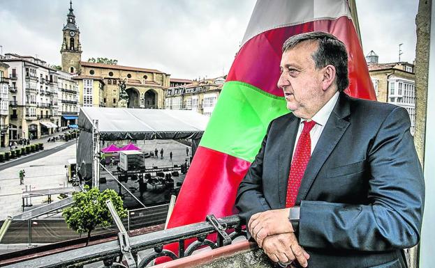 «Solo envidio de Bilbao que allí siempre llegan a acuerdos para sacar proyectos»