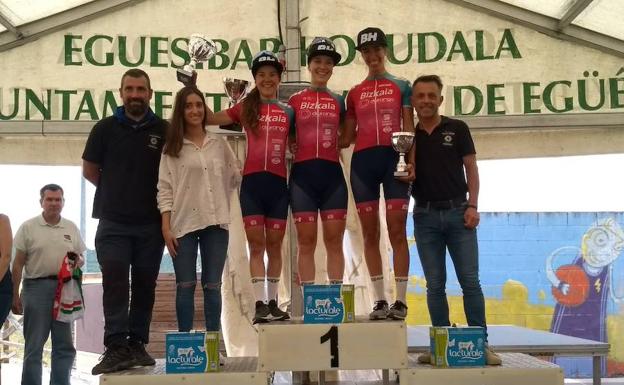 Isabel Martín encabeza el triplete en Elkano