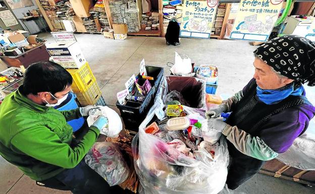 Utilizan 45 contenedores en una localidad japonesa para poder reciclar todo