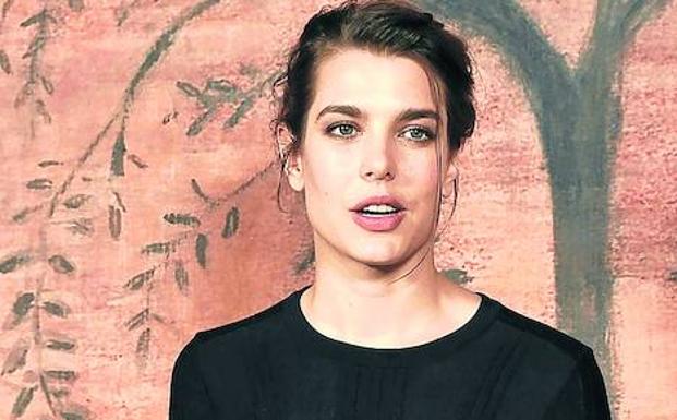 Carlota Casiraghi se pone platónica